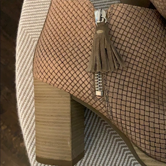 Tan boots - Picture 6 of 6